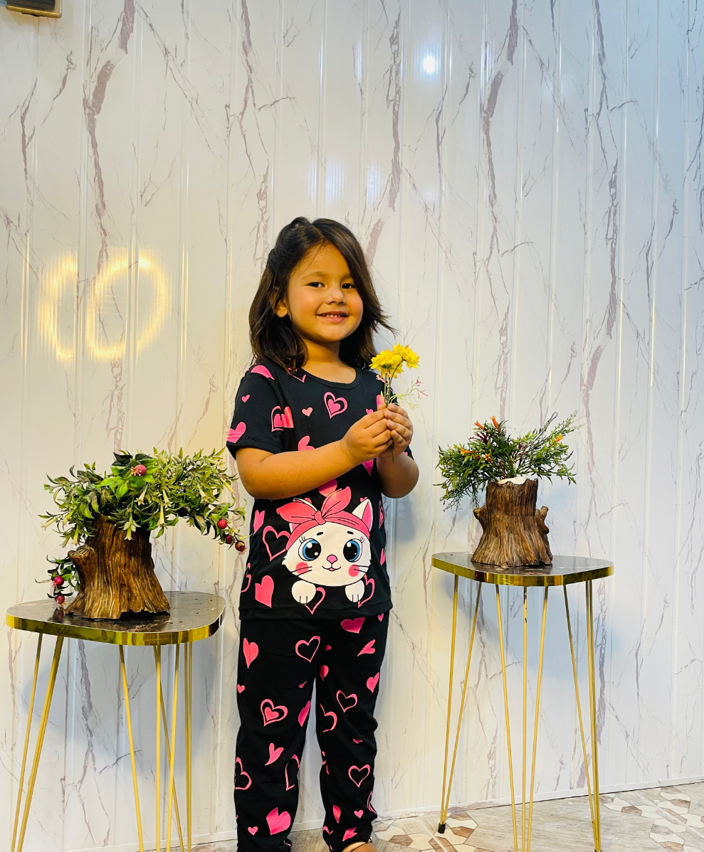 Black Kitty With Pink Hearts Print Kids Night Suit (ZA-241)