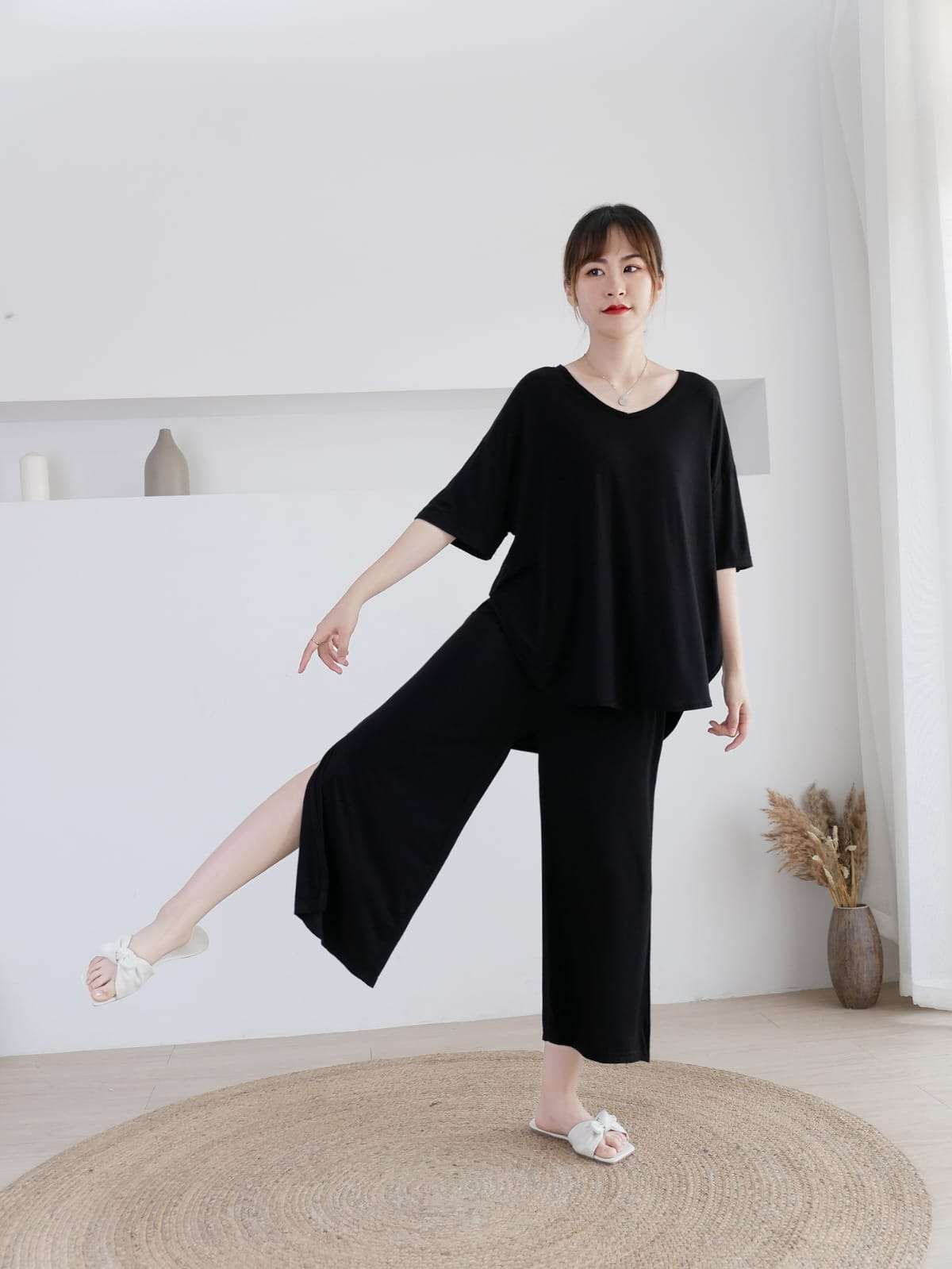 Plain Black V Neck Quarter Sleeves with Cut Style Pajama Night Suit for Her (ZA-82)