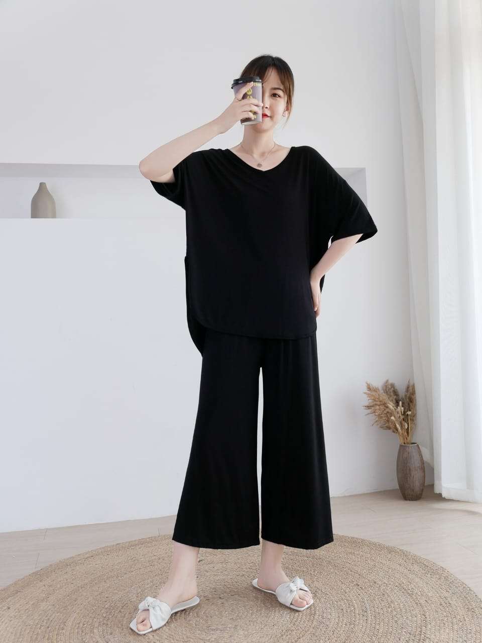 Plain Black V Neck Quarter Sleeves with Cut Style Pajama Night Suit for Her (ZA-82)