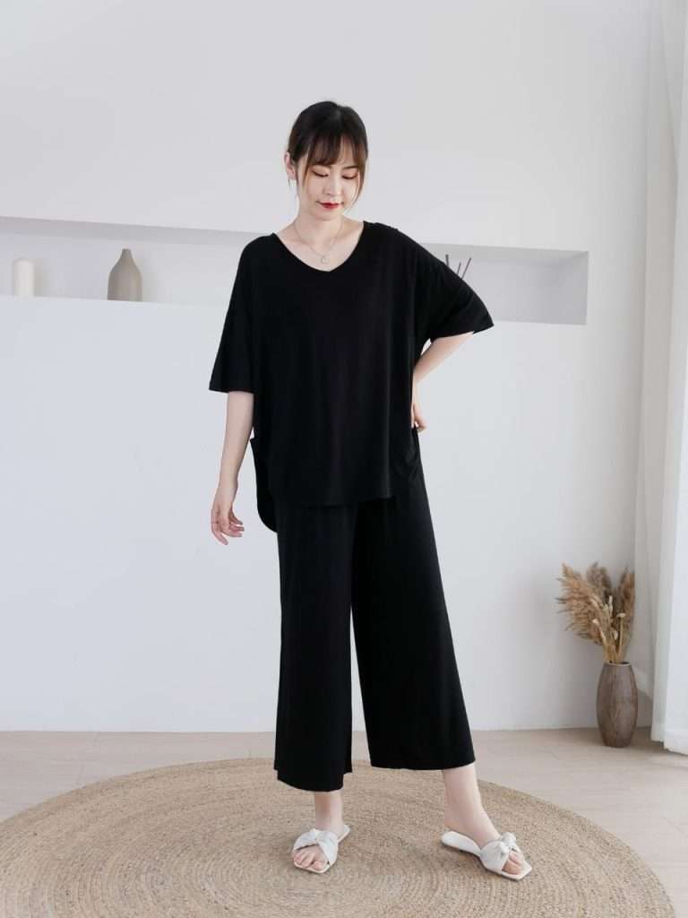 Plain Black V Neck Quarter Sleeves with Cut Style Pajama Night Suit for Her (ZA-82)