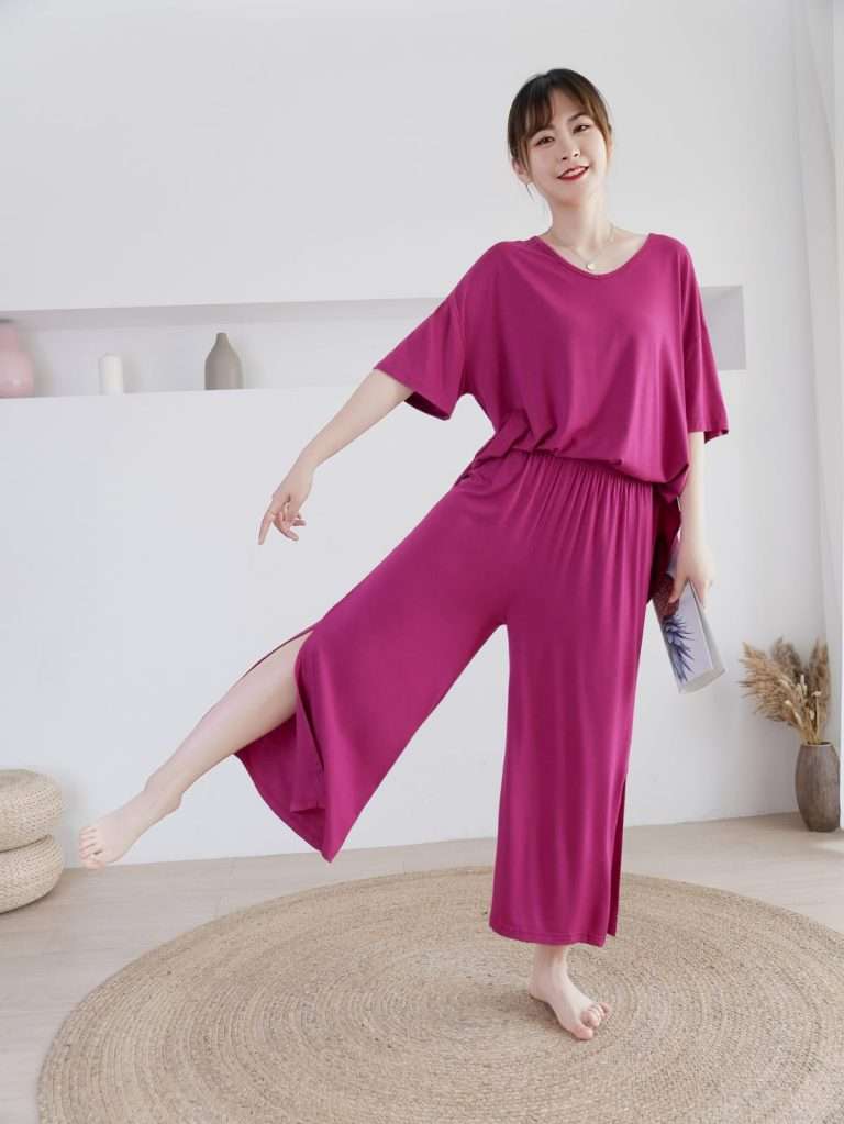 Plain Shocking Pink V Neck Quarter Sleeves with Cut Style Pajama Night Suit for Her (ZA-83)