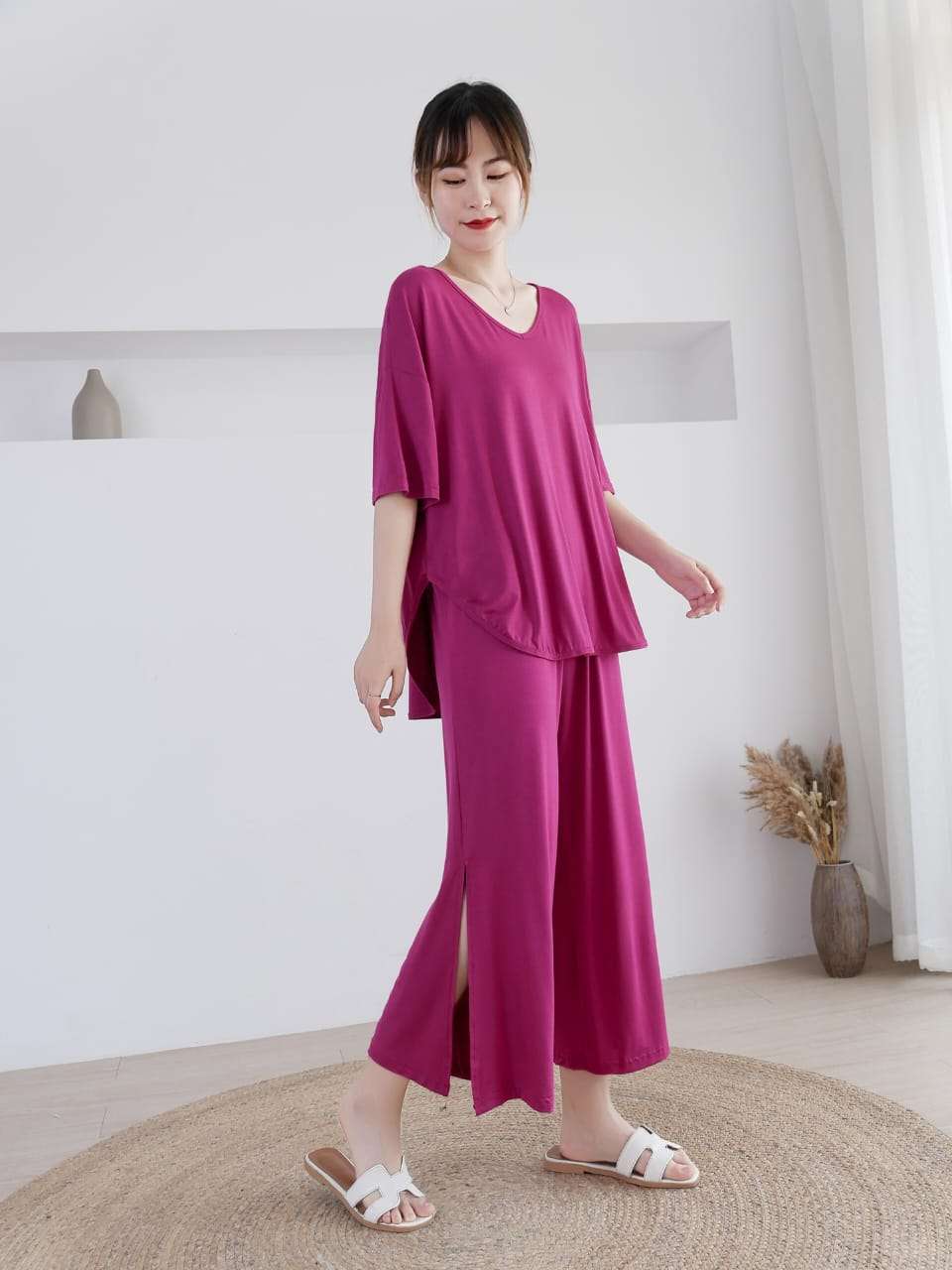 Plain Shocking Pink V Neck Quarter Sleeves with Cut Style Pajama Night Suit for Her (ZA-83)